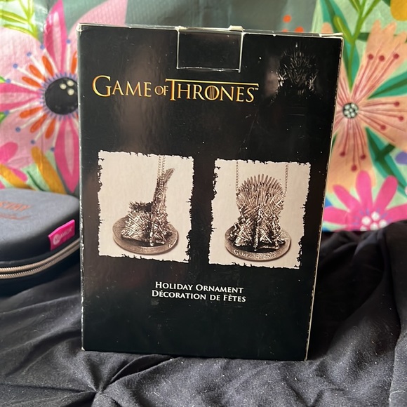 A Game of Thrones holiday ornament - Picture 3 of 5